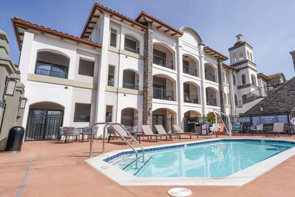 La Quinta Inn & Suites by Wyndham Santa Cruz