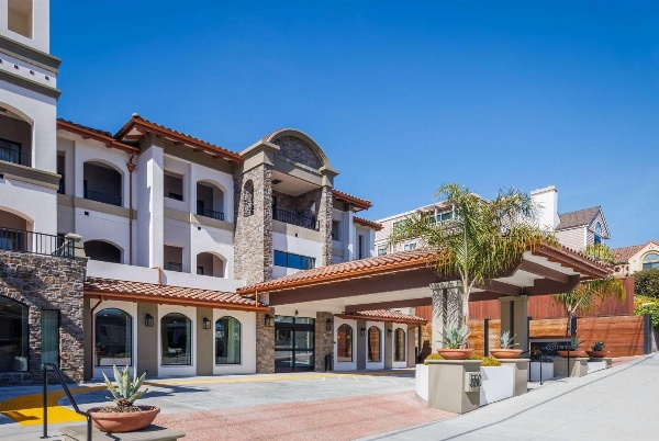 La Quinta Inn & Suites by Wyndham Santa Cruz image 1