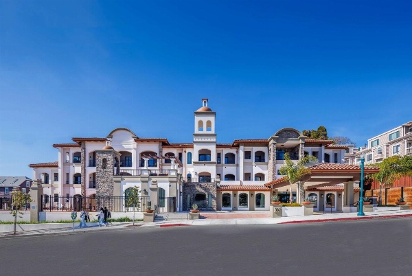 La Quinta Inn & Suites by Wyndham Santa Cruz image 5